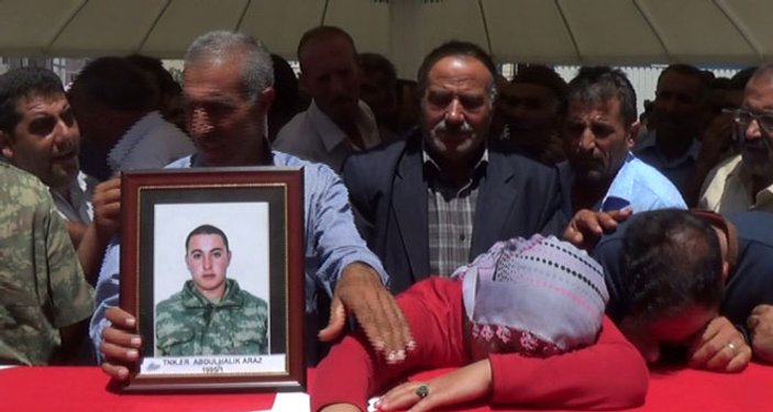 Şehit ailesini ziyaret eden HDP'liler: Akan kan duracak