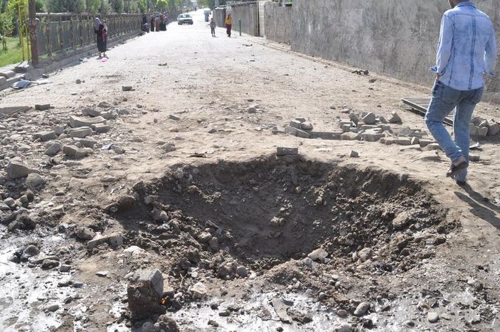 PKK'lılar bomba patlattı minibüs şoförü hayatını kaybetti