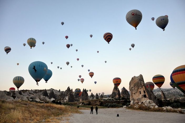 Kapadokya’da balonlar şehitler için havalandı