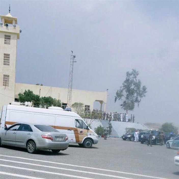 Suudi Arabistan'da camide intihar saldırısı