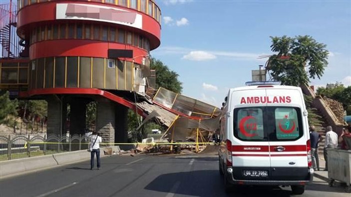 Ankara'da üst geçit çöktü