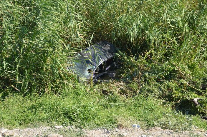 Otomobil pirinç tarlasına uçtu: 2 yaralı