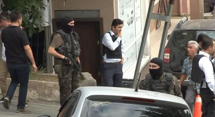 İstanbul'da ABD Konsolosluğu'na ateş açıldı