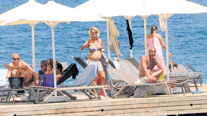 Esra Erol'un bebeği göründü