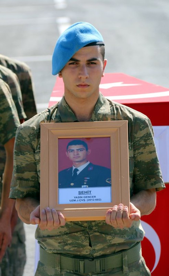 Şehit askerler için Van'da tören düzenlendi