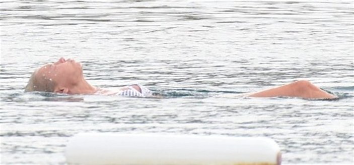 Öykü Serter tatilde