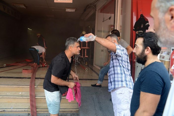 Beşiktaş Çarşı'da yangın paniği