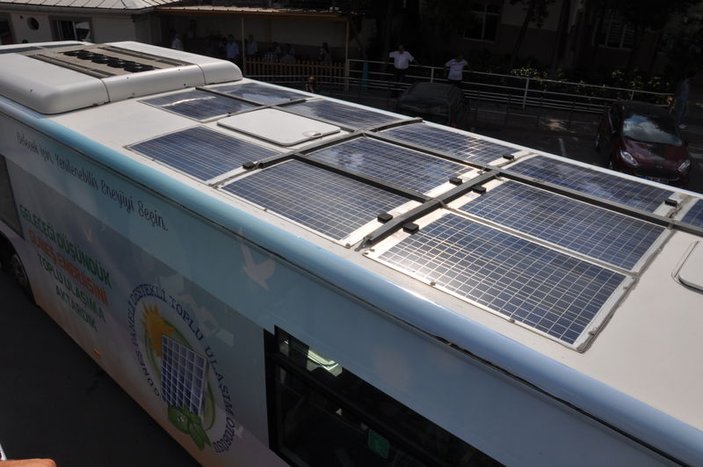 Güneş panelli otobüs yola çıkıyor