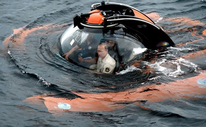Putin Karadeniz'e daldı