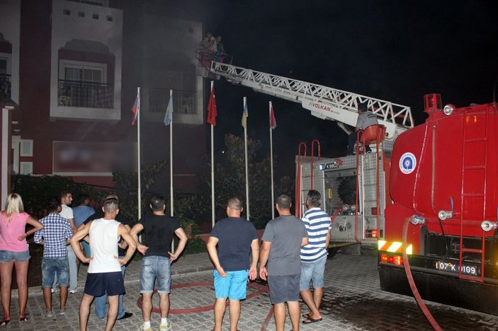 Antalya’da turistlerin kaldığı otelde yangın