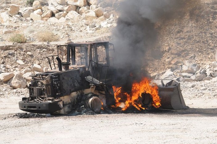 PKK Şemdinli'de 5 iş makinesi daha yaktı