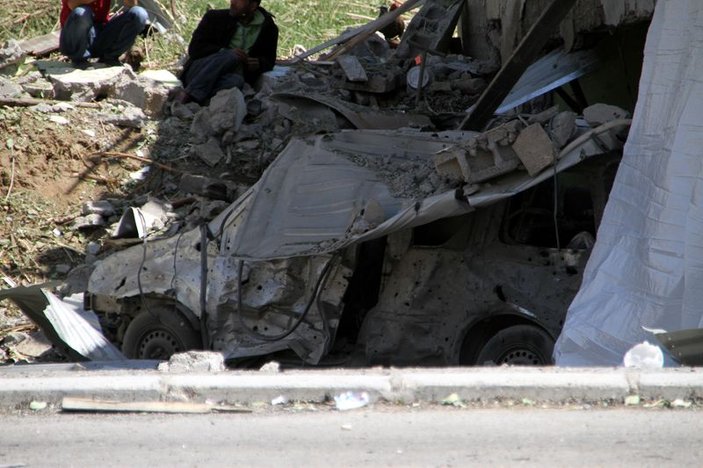 Van'da bomba yüklü araçla saldırı
