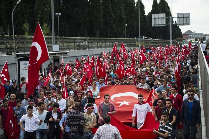 Türkiye'nin dört bir yanında şehitler için yürüdüler