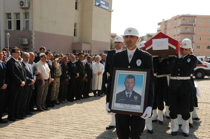 Şehit polise Mardin'de Kürtçe ağıt