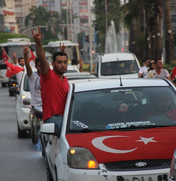 Türkiye'nin dört bir yanında şehitler için yürüdüler