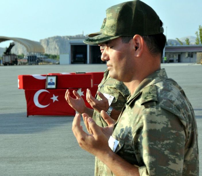 Şemdinli şehitleri memleketlerine uğurlandı