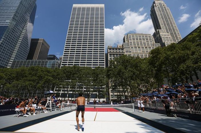 Ünlü tenisçi rakiplerini soydu
