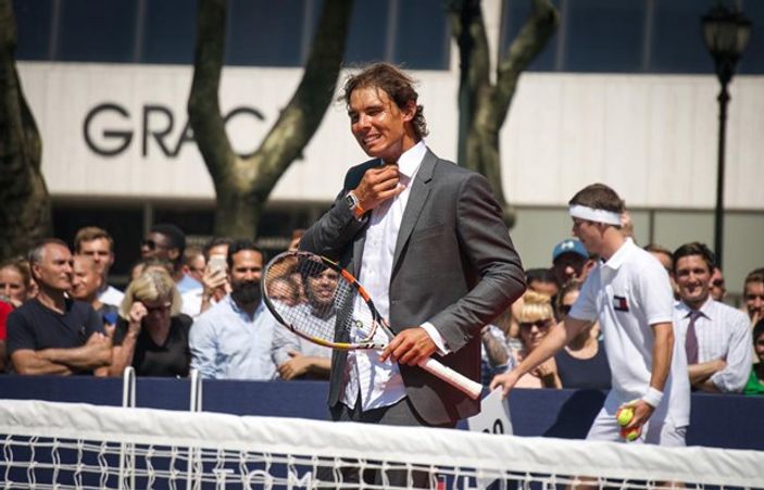 Ünlü tenisçi rakiplerini soydu