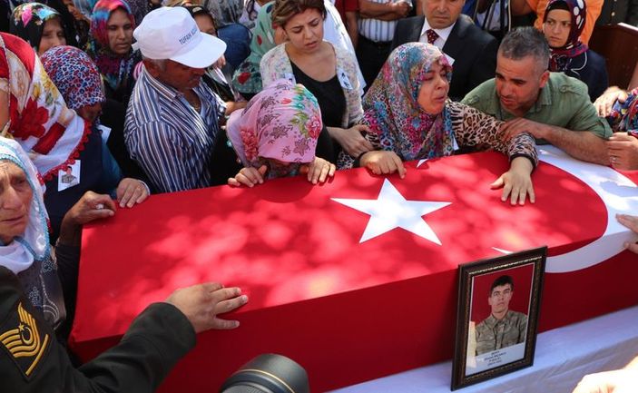 111 yaşındaki nine torunun şehit haberine dayanamadı