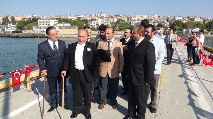 CHP'nin temsili Atatürk'ünden özür