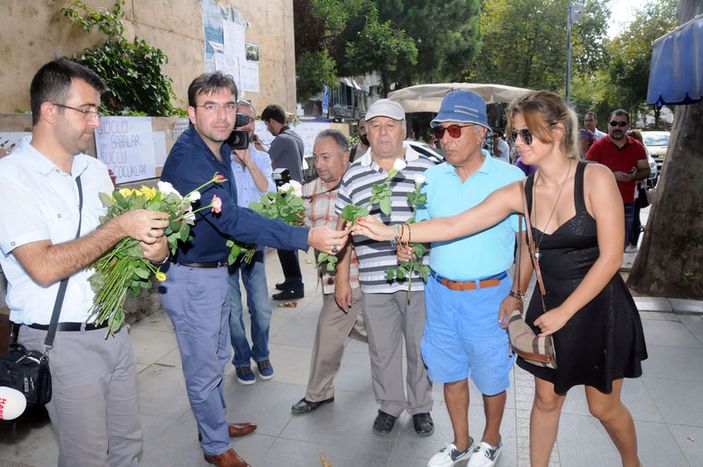 Çiçekçi Mehmet için çiçek dağıtıldı