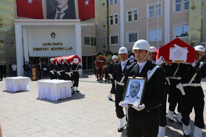 Şehit polisin eşi cenazede isyan etti