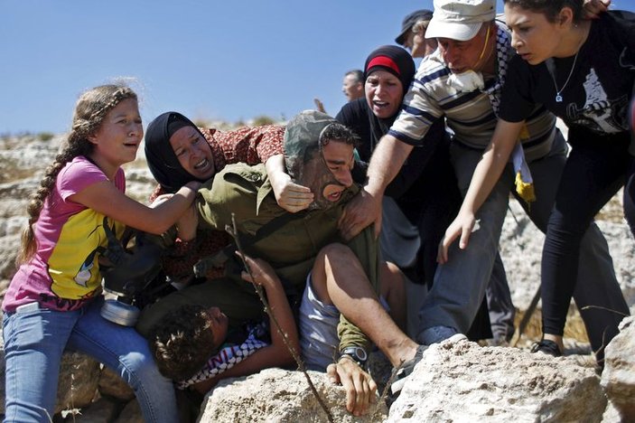 İsrail askeri Filistinli çocuğa şiddet uyguladı