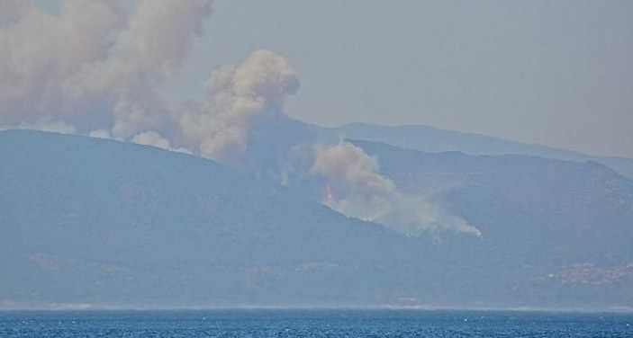 Midilli Adası'nda yangın