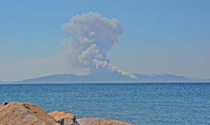 Midilli Adası'nda yangın