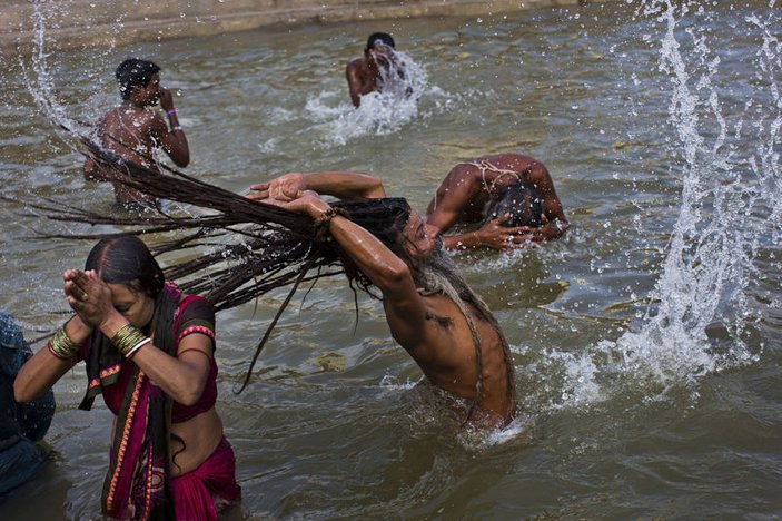 Hindistan'da Kumbh Meala festivali devam ediyor