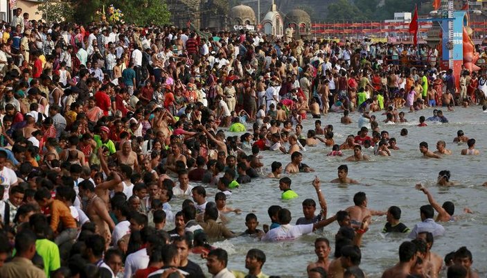 Hindistan'da Kumbh Meala festivali devam ediyor