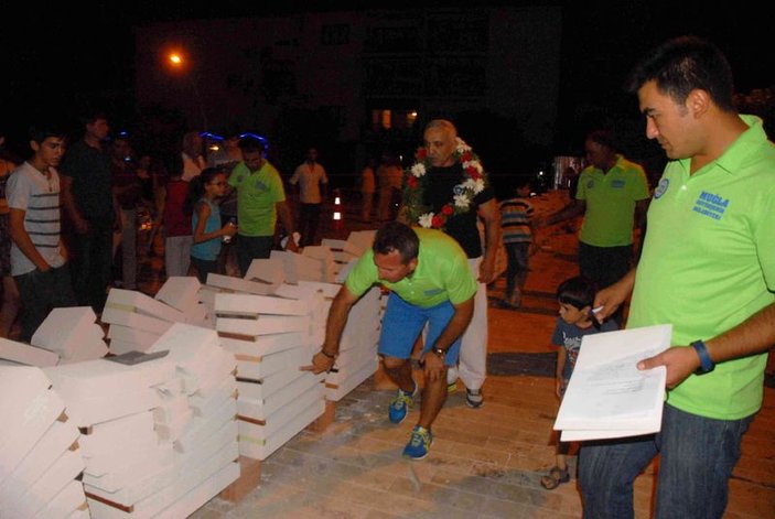 Muğla'da beton blok kırma rekoru denemesi