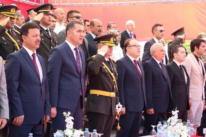 Siirt Valisi'nden törene katılmayan HDP'li başkana tepki