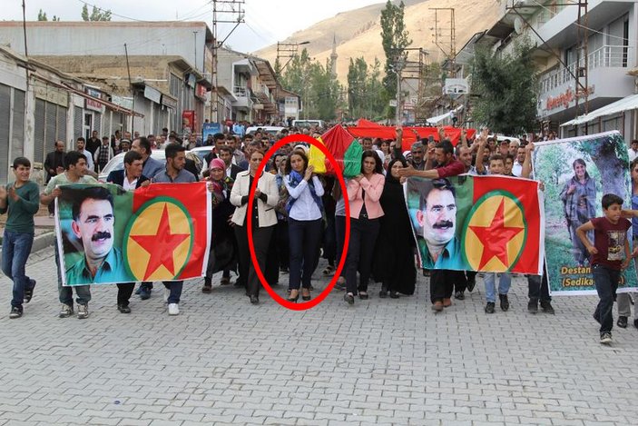 HDP'li vekil Tuba Hezer teröristin tabutunu taşıdı