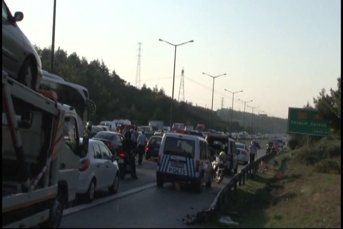 Kavacık'taki kaza trafiği kilitledi