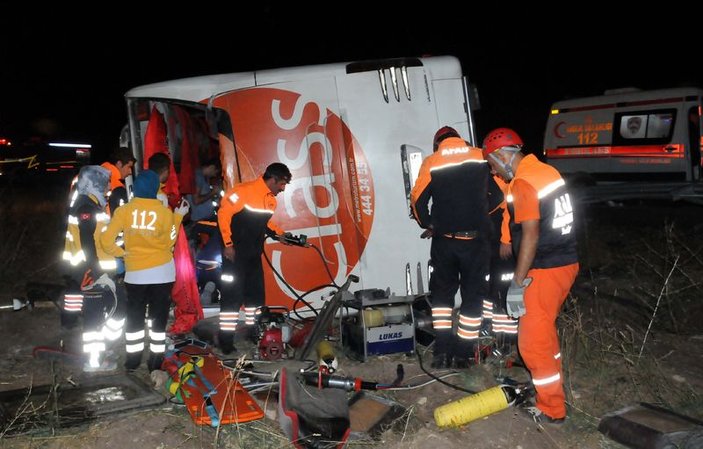 Erzurum’da yolcu otobüsü devrildi: 29 yaralı