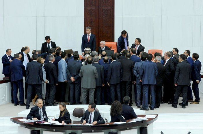 Meclis'te bağımsız bakanların oylaması yapıldı