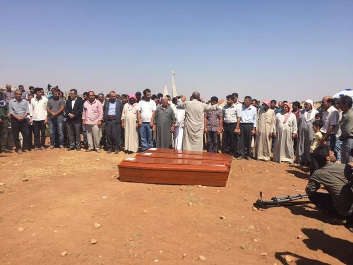 Aylan anne ve abisi ile Kobani'de toprağa verildi