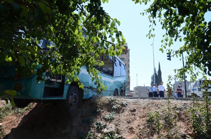 Bursa'da su tankeri otobüsü biçti