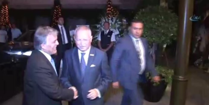 Abdullah Gül ile Devlet Bahçeli düğünde buluştu