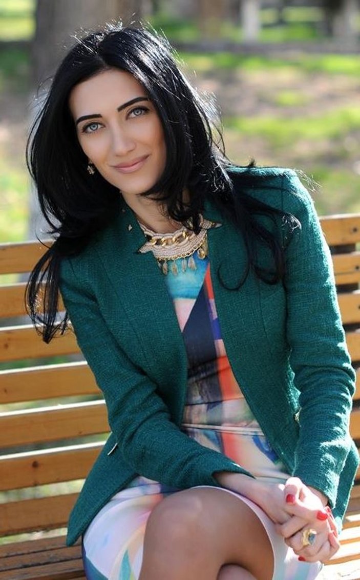 Ermenistan'ın Adalet Bakanı güzelliğiyle göz kamaştırıyor