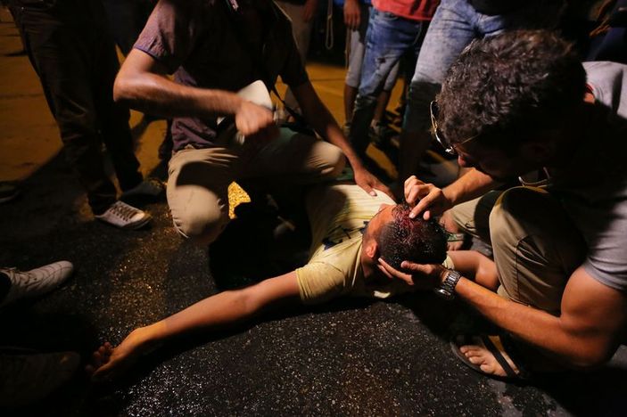 Midilli'de sığınmacılar isyan etti