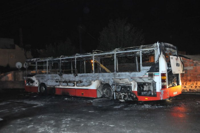İzmir'de belediye otobüsünü yakan kişiler yakalandı