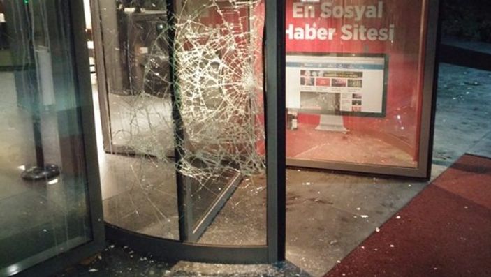 Hürriyet gazetesi binasında protesto