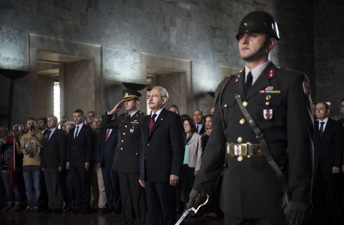 CHP 92. kuruluş yıl dönümünü Anıtkabir'de kutladı