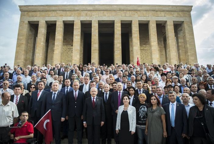 CHP 92. kuruluş yıl dönümünü Anıtkabir'de kutladı