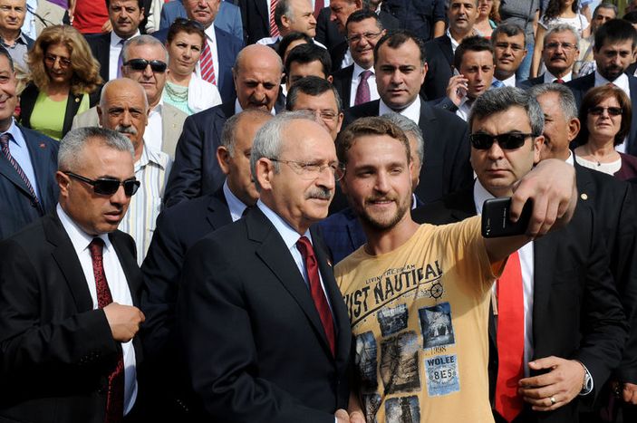 CHP 92. kuruluş yıl dönümünü Anıtkabir'de kutladı