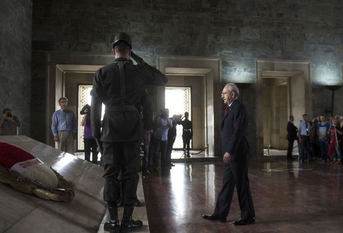 CHP 92. kuruluş yıl dönümünü Anıtkabir'de kutladı