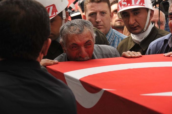 Dağlıca şehidi yarbay İlker Çelikcan toprağa verildi