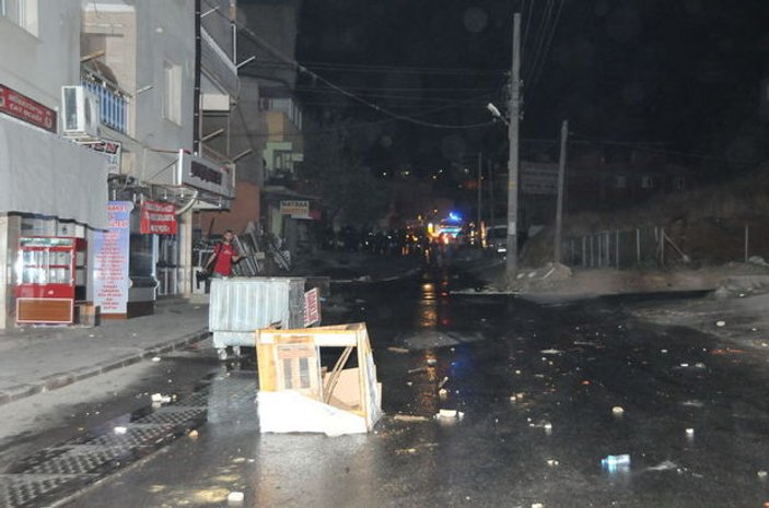 HDP'liler kendilerini koruyan polise saldırdı